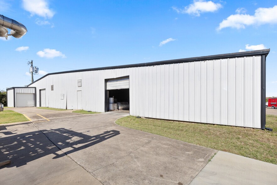 1200 N Commercial Blvd, Arlington, TX à vendre - Photo de l’immeuble – Image 2 sur 11
