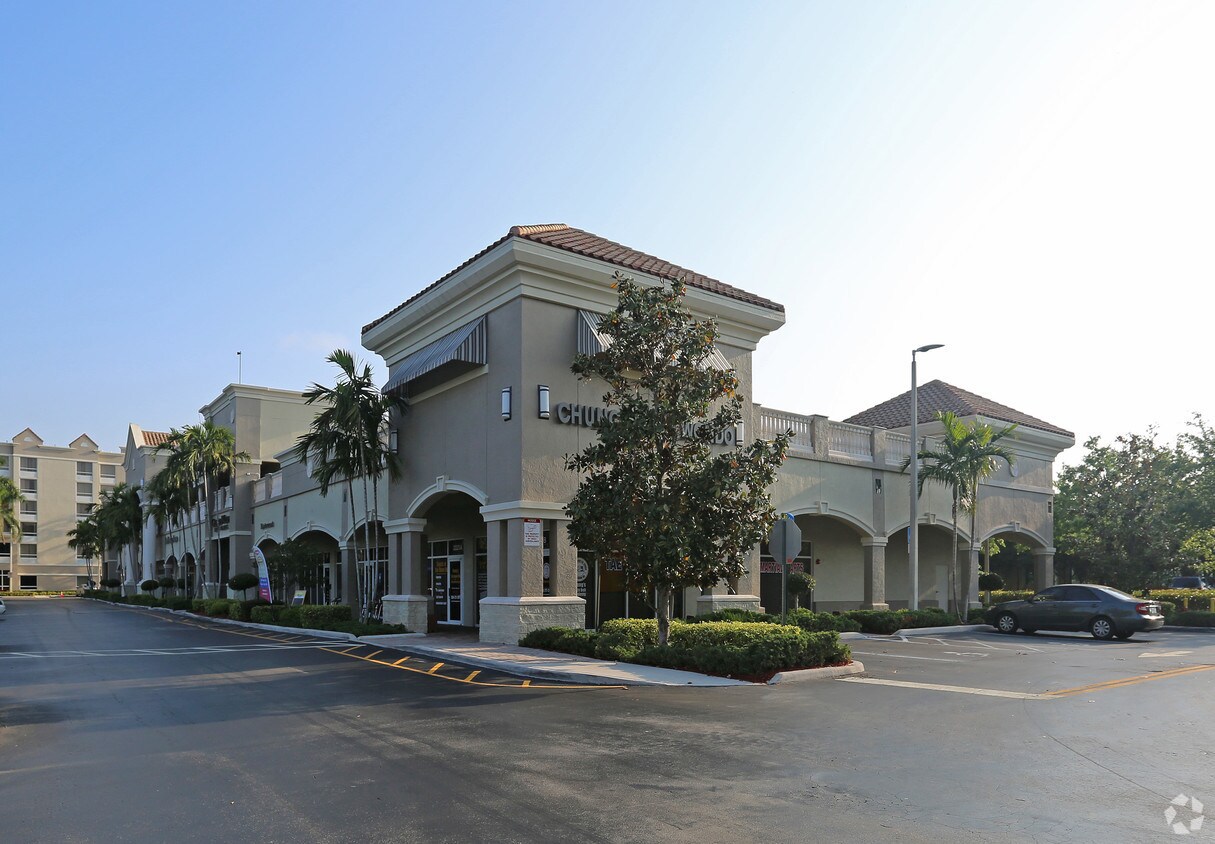 2201-2225 N Commerce Pky, Weston, FL à louer Photo principale– Image 1 sur 11