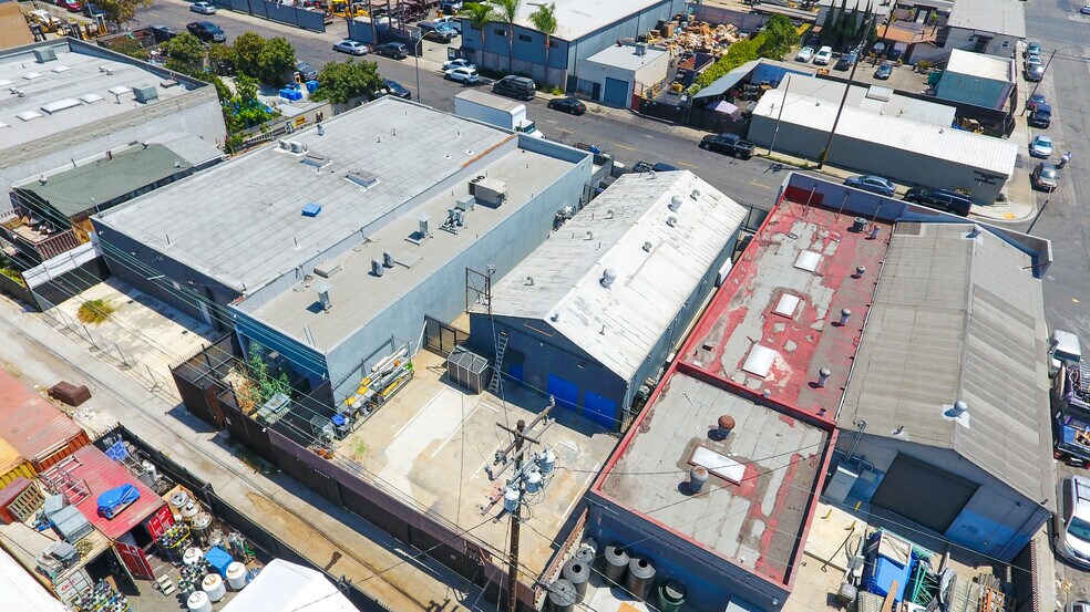 1661 Cota Ave, Long Beach, CA à vendre - Photo de l’immeuble – Image 1 sur 12