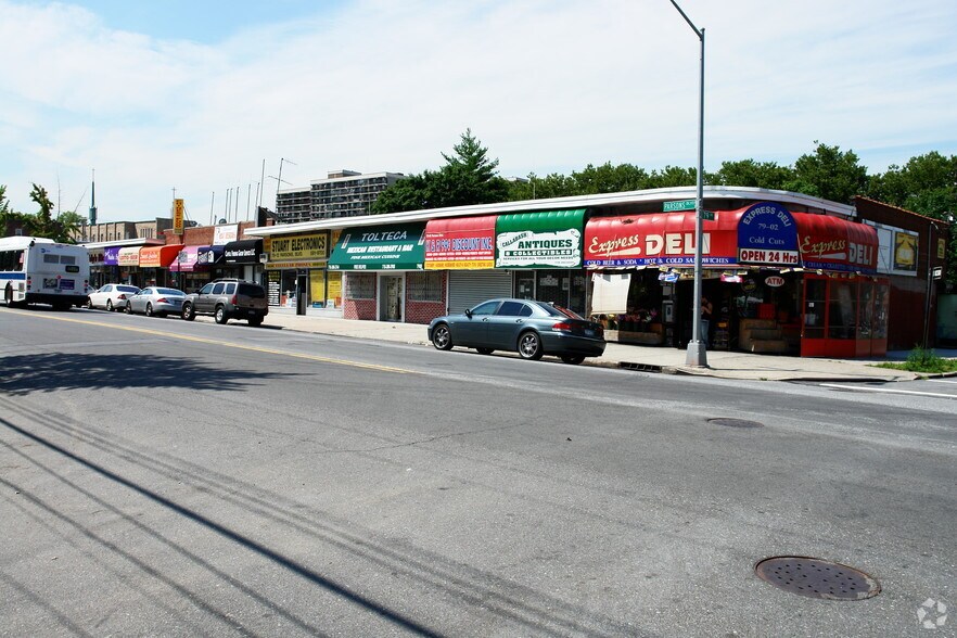 7904 Parsons Blvd, Flushing, NY à louer - Photo de l’immeuble – Image 3 sur 7