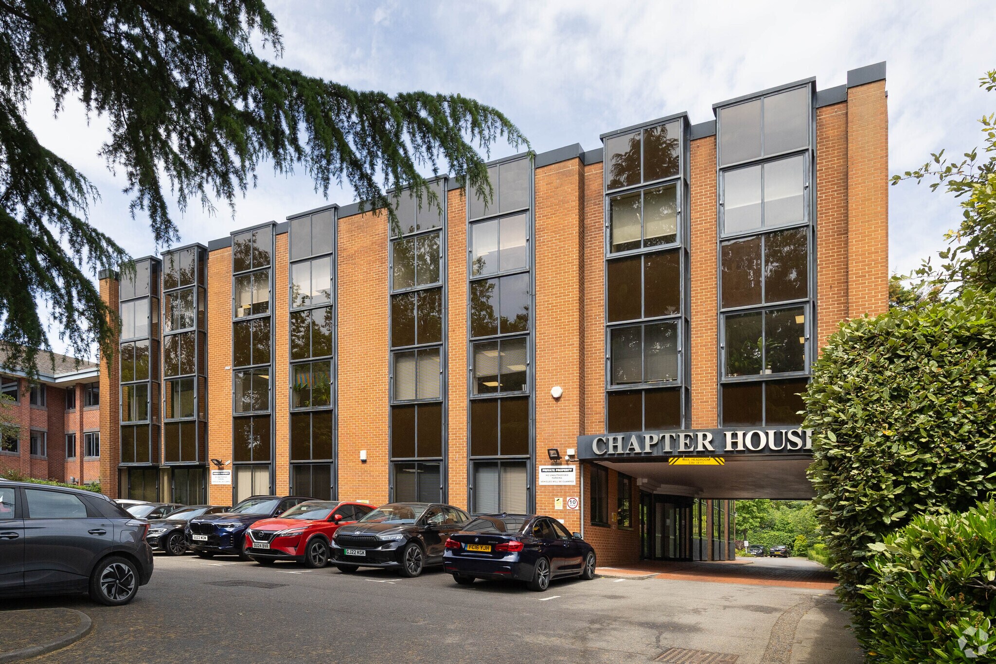 33 London Rd, Reigate à louer Photo principale– Image 1 sur 4