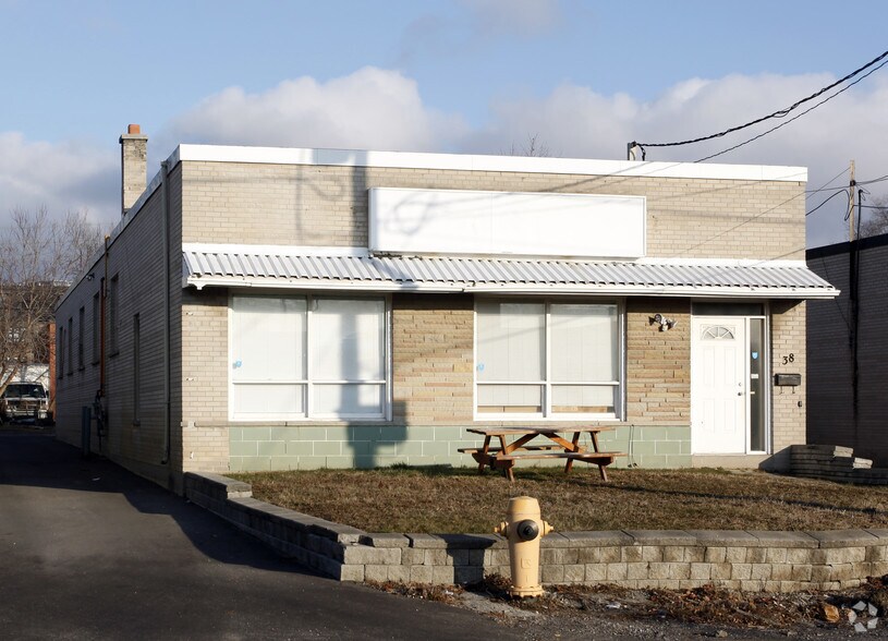 38 Chauncey Ave, Toronto, ON à vendre - Photo de l’immeuble – Image 3 sur 3