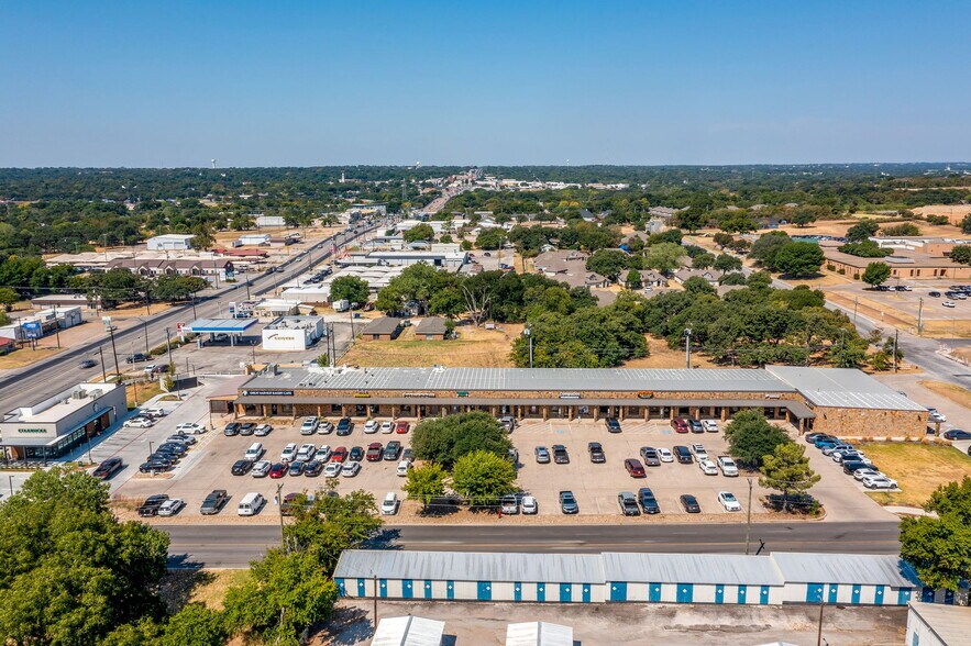 1115 Fort Worth Hwy, Weatherford, TX à louer - Photo de l’immeuble – Image 1 sur 7