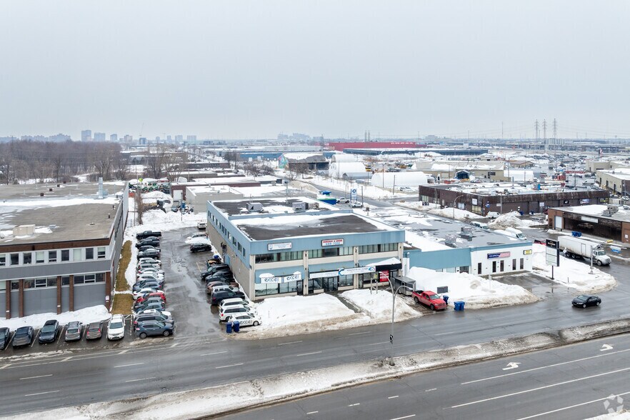 2284-2296 Boul Industriel, Laval, QC à louer - Aérien – Image 2 sur 2