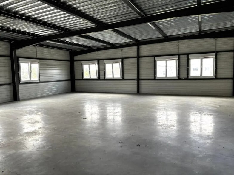 Local d’activités dans Toulouse à louer - Photo de l’immeuble – Image 3 sur 23