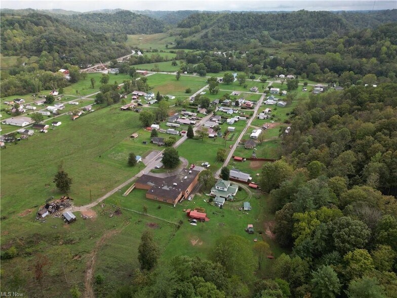66 Roosevelt St, Reedy, WV à vendre - Photo de l’immeuble – Image 3 sur 10