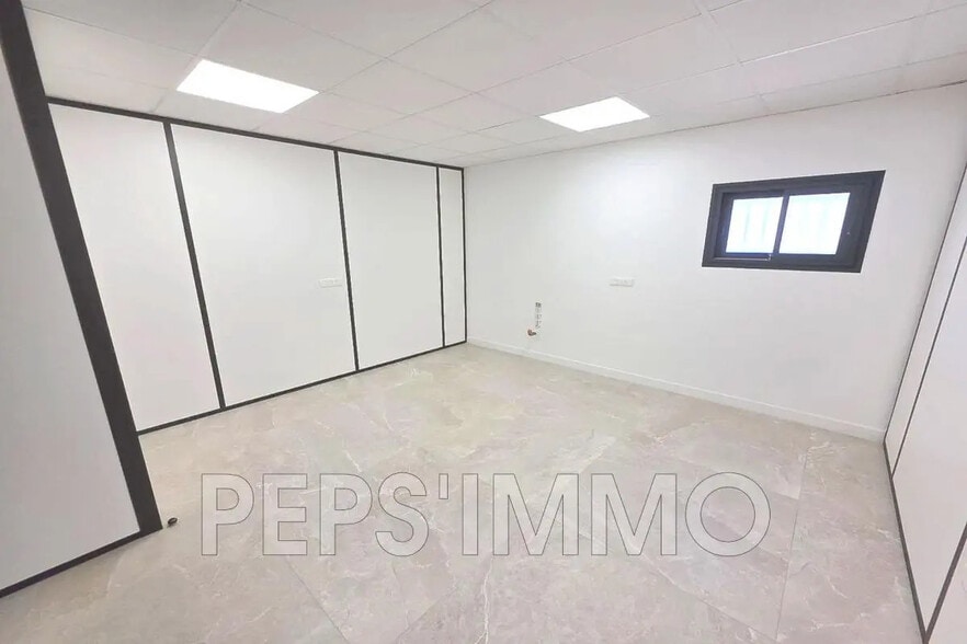 Local d’activités dans Châteauneuf-les-Martigues à louer - Photo de l’immeuble – Image 2 sur 5