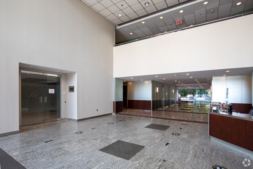 395 N Service Rd, Melville, NY à louer - Photo de l’immeuble – Image 1 sur 2