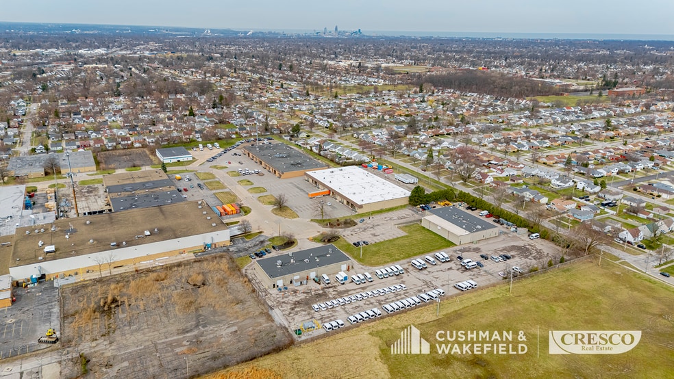 4299 Cranwood Pky, Warrensville Heights, OH à vendre - Photo de l’immeuble – Image 2 sur 3