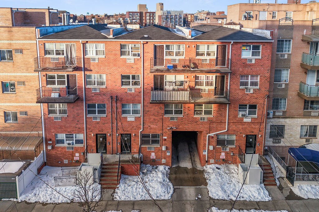 13909 34th Ave, Flushing, NY à vendre Photo principale– Image 1 sur 13