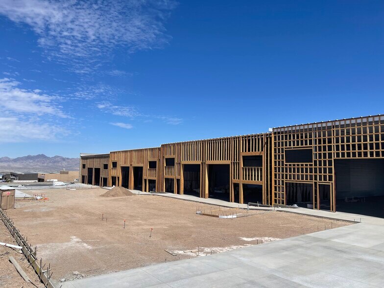 2995 Kiowa Blvd N, Lake Havasu City, AZ à louer - Photo de l’immeuble – Image 3 sur 4
