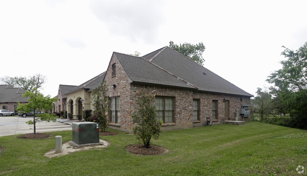 10101 Siegen Ln, Baton Rouge, LA à louer - Photo de l’immeuble – Image 3 sur 17