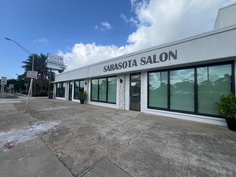 660 S Washington Blvd, Sarasota, FL à louer - Photo de l’immeuble – Image 2 sur 10