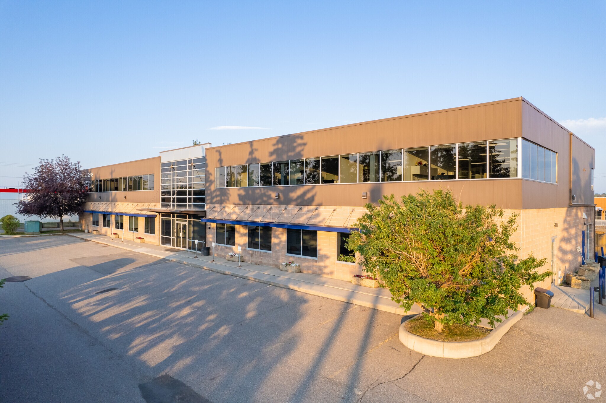 5799 3rd St SE, Calgary, AB à vendre Photo de l’immeuble– Image 1 sur 6