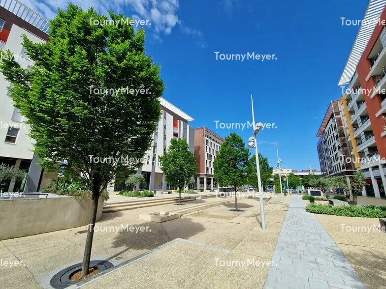 Local commercial dans Nîmes à louer - Photo de l’immeuble – Image 3 sur 5