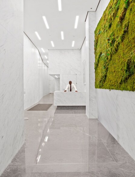 9 E 38th St, New York, NY à louer - Hall d’entrée – Image 3 sur 3