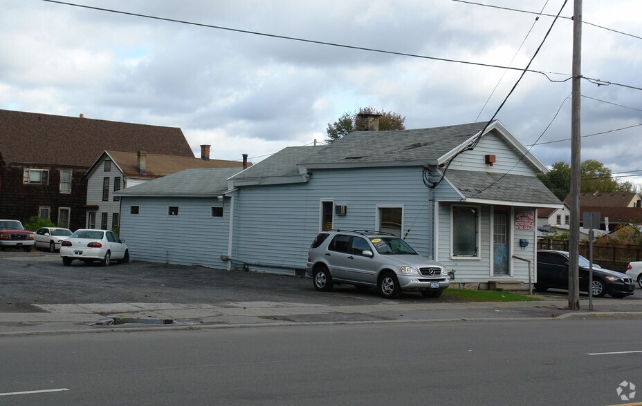 1104 Oriskany St, Utica, NY à louer - Photo de l’immeuble – Image 3 sur 5