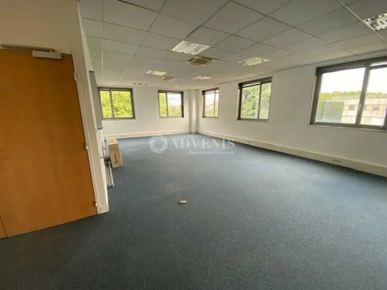 Local d’activités dans Nanterre à louer - Photo intérieure – Image 3 sur 11