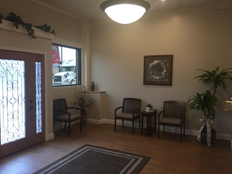 448 Carolina Ave, Chester, WV à vendre - Photo de l’immeuble – Image 2 sur 8