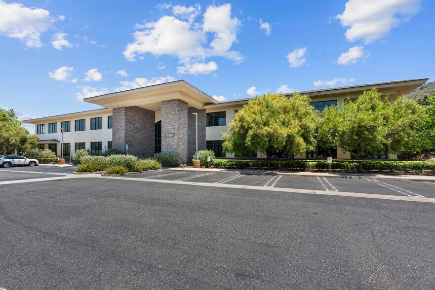 30300 Agoura Rd, Agoura Hills, CA à vendre - Photo de l’immeuble – Image 2 sur 5