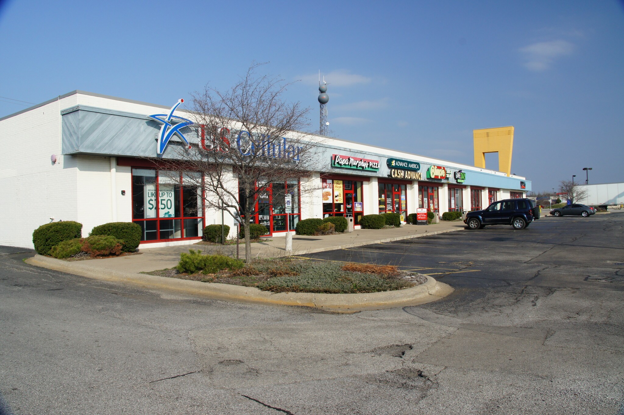 3125-3127 N University St, Peoria, IL à louer Photo principale– Image 1 sur 16