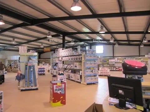 Local d’activités dans Saint-Christol-lez-Alès à louer - Photo de l’immeuble – Image 1 sur 1