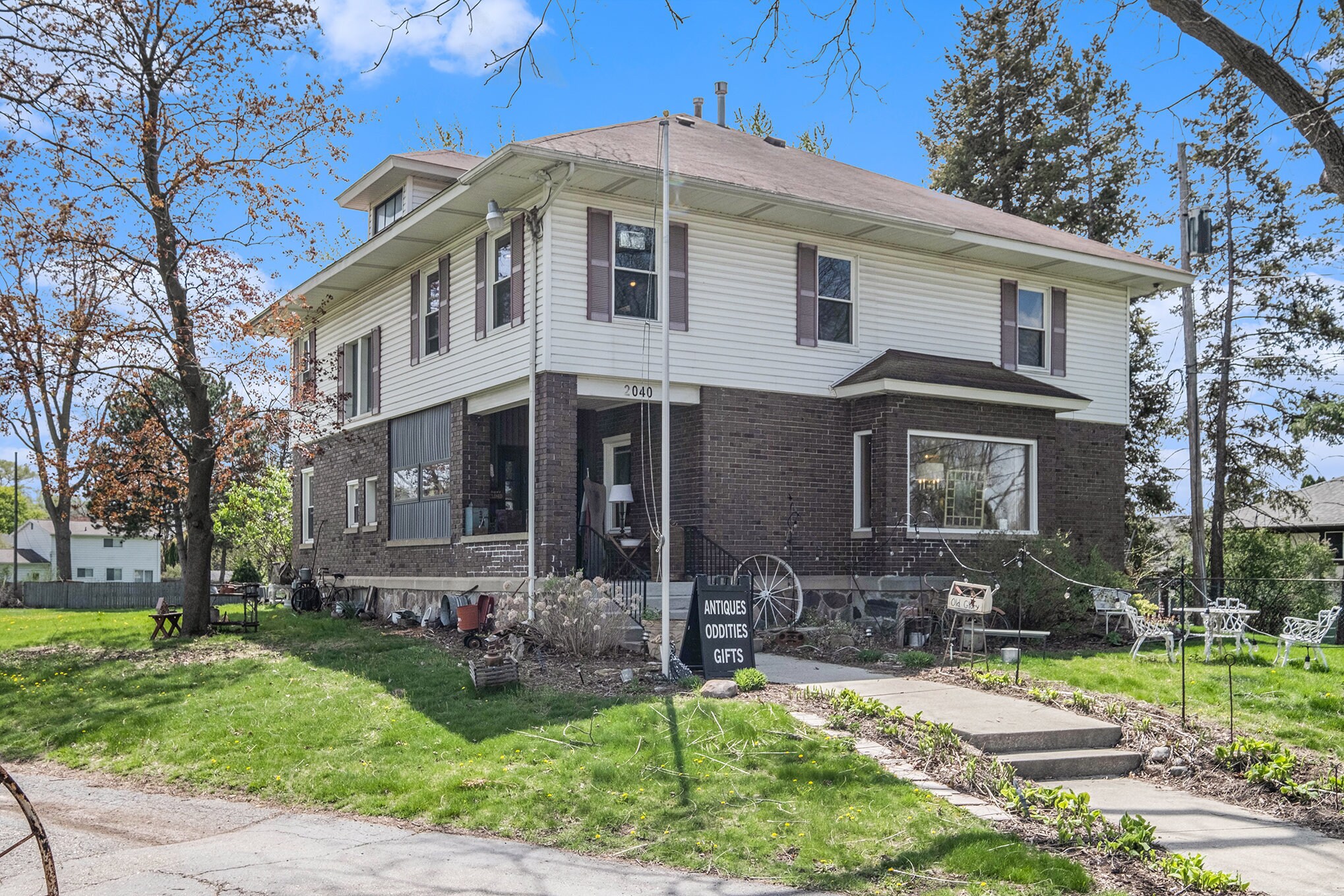 2040 E Maple Ave, Grand Blanc, MI à vendre Photo principale– Image 1 sur 30
