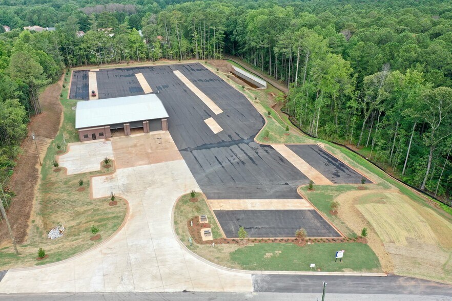 570 Steele dr, Hampton, GA à louer - Photo de l’immeuble – Image 2 sur 8