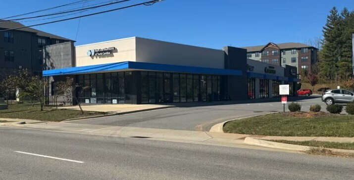 64 Long Shoals Rd, Arden, NC à louer - Photo de l’immeuble – Image 1 sur 10