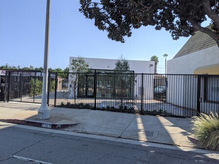 18444 Ventura Blvd, Tarzana, CA à louer - Photo de l’immeuble – Image 1 sur 23