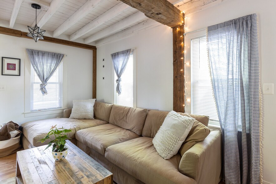 11-15a Tannery Brook Rd, Woodstock, NY à vendre - Photo intérieure – Image 3 sur 35