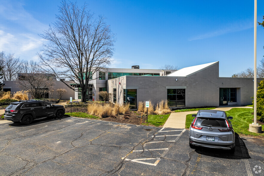 450 Grant St, Akron, OH à vendre - Photo de l’immeuble – Image 2 sur 22