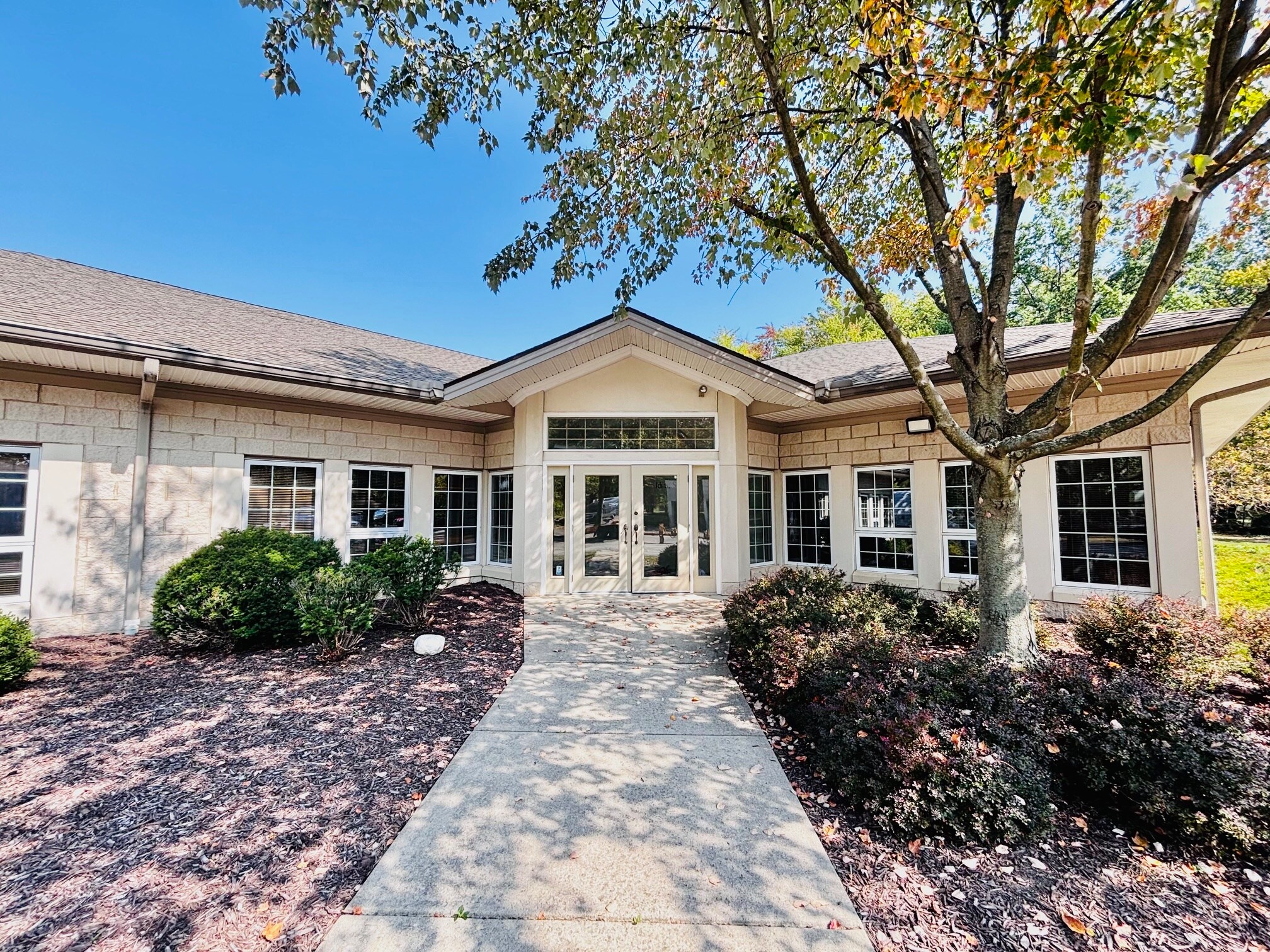 27911 Clemens Rd, Westlake, OH à louer Photo de l’immeuble– Image 1 sur 24