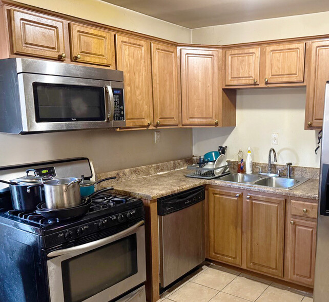 11555 Laurelwalk Dr, Laurel, MD à vendre - Photo de l’immeuble – Image 2 sur 8