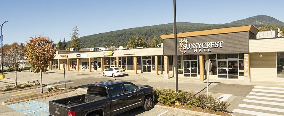 900 Gibsons Way, Gibsons, BC à louer - Photo principale – Image 1 sur 2