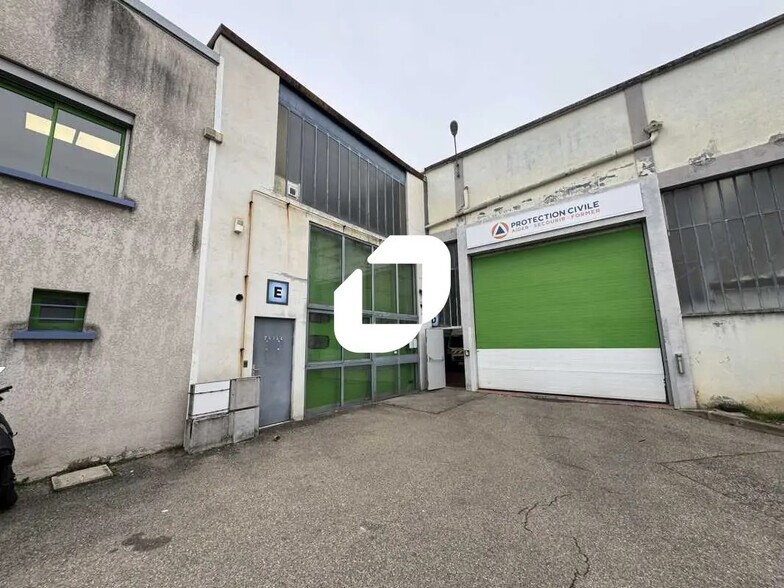 158 Avenue Francis De Pressensé, Vénissieux à louer - Photo de l’immeuble – Image 2 sur 18