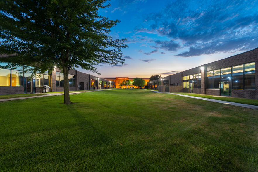 6800 Lake Dr, West Des Moines, IA à louer - Photo de l’immeuble – Image 2 sur 9
