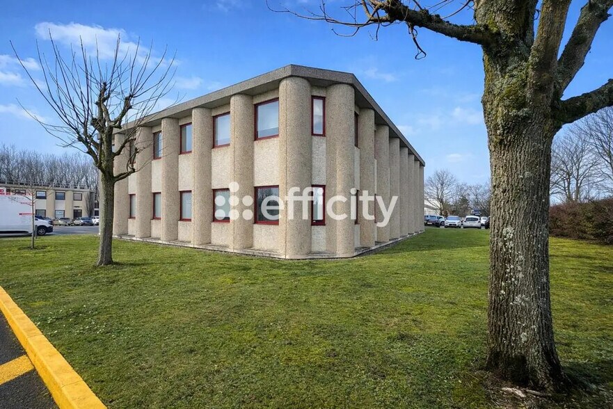 Bureau dans Tremblay-en-France à vendre - Photo de l’immeuble – Image 2 sur 4