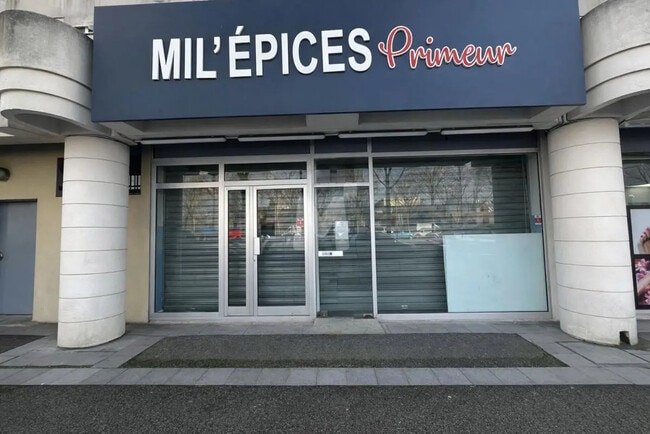 Plus de détails pour Local commercial à louer