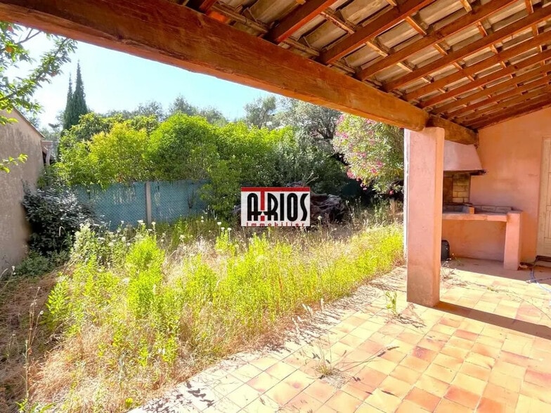 Local d’activités dans Solliès-Pont à louer - Photo de l’immeuble – Image 2 sur 14