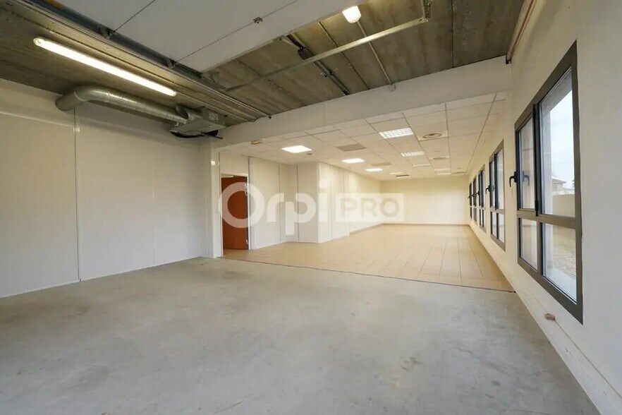 119 Route D'Heyrieux, Saint-Priest à louer - Photo de l’immeuble – Image 2 sur 12