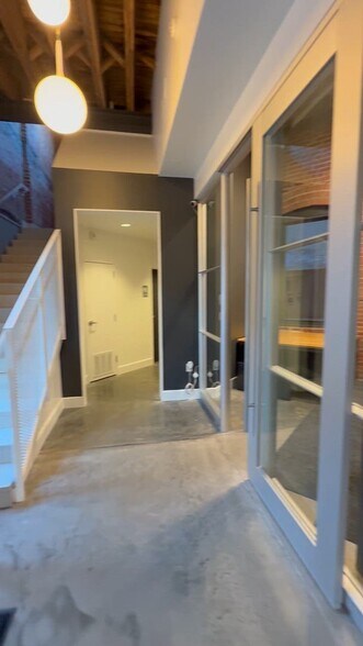 214 W 21st St, Kansas City, MO à louer - Vidéo sur l’annonce professionnelle – Image 2 sur 22