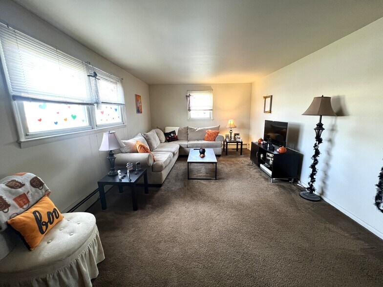 1646 Norwood Ave, Prospect Park, PA à vendre - Photo de l’immeuble – Image 3 sur 8