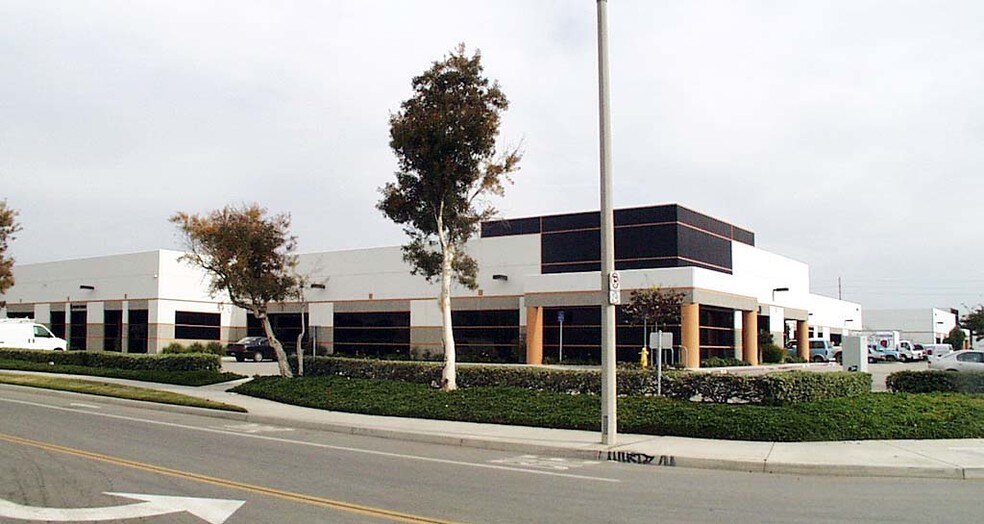 2401-2451 Eastman Ave, Oxnard, CA à louer - Photo de l’immeuble – Image 2 sur 6