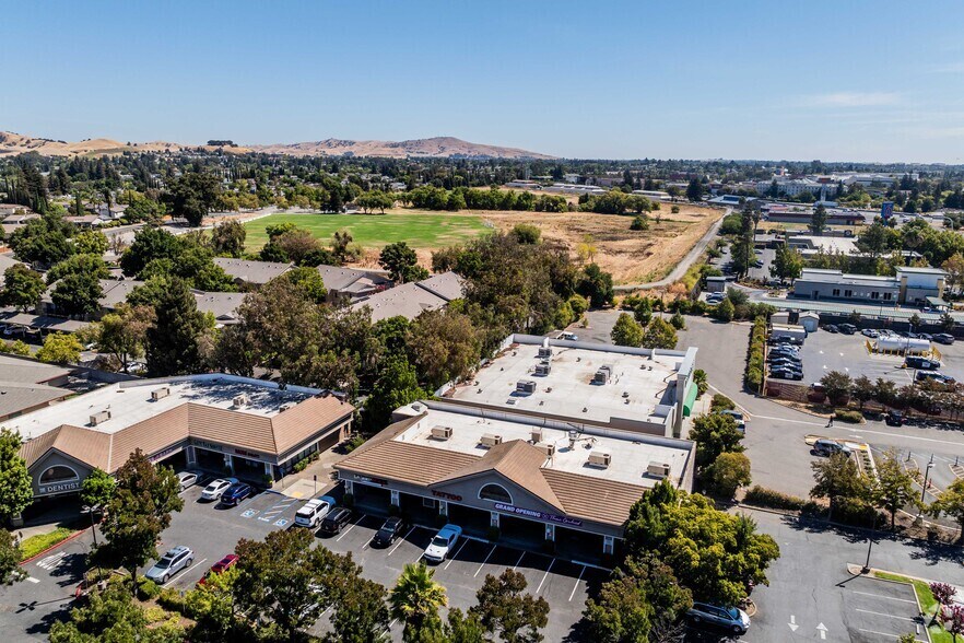 1500 Oliver Rd, Fairfield, CA à louer - Photo de l’immeuble – Image 2 sur 3