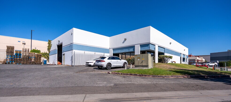 5921-5923 Lakeshore Dr, Cypress, CA à vendre - Photo de l’immeuble – Image 1 sur 30