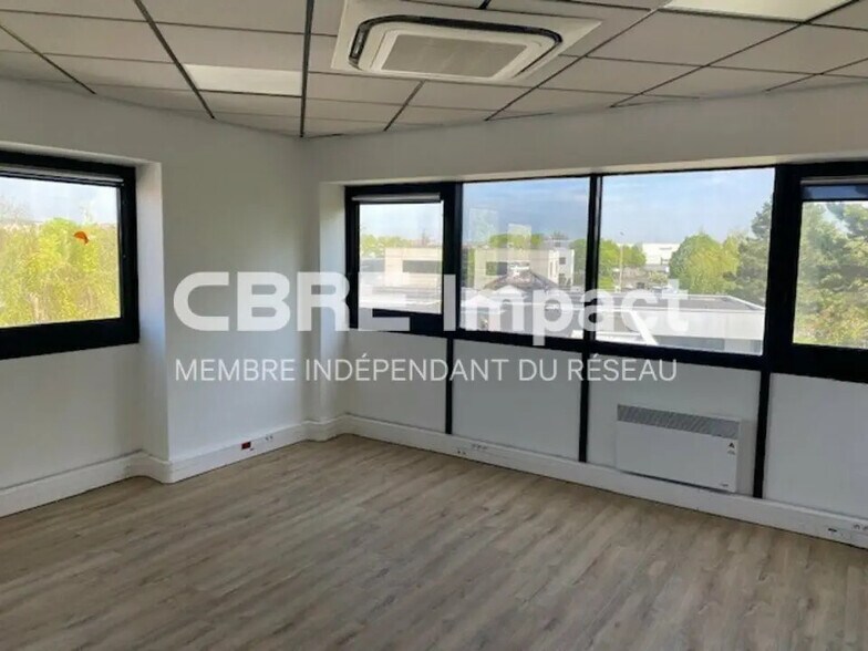 Bureau dans Reims à louer - Photo de l’immeuble – Image 2 sur 9