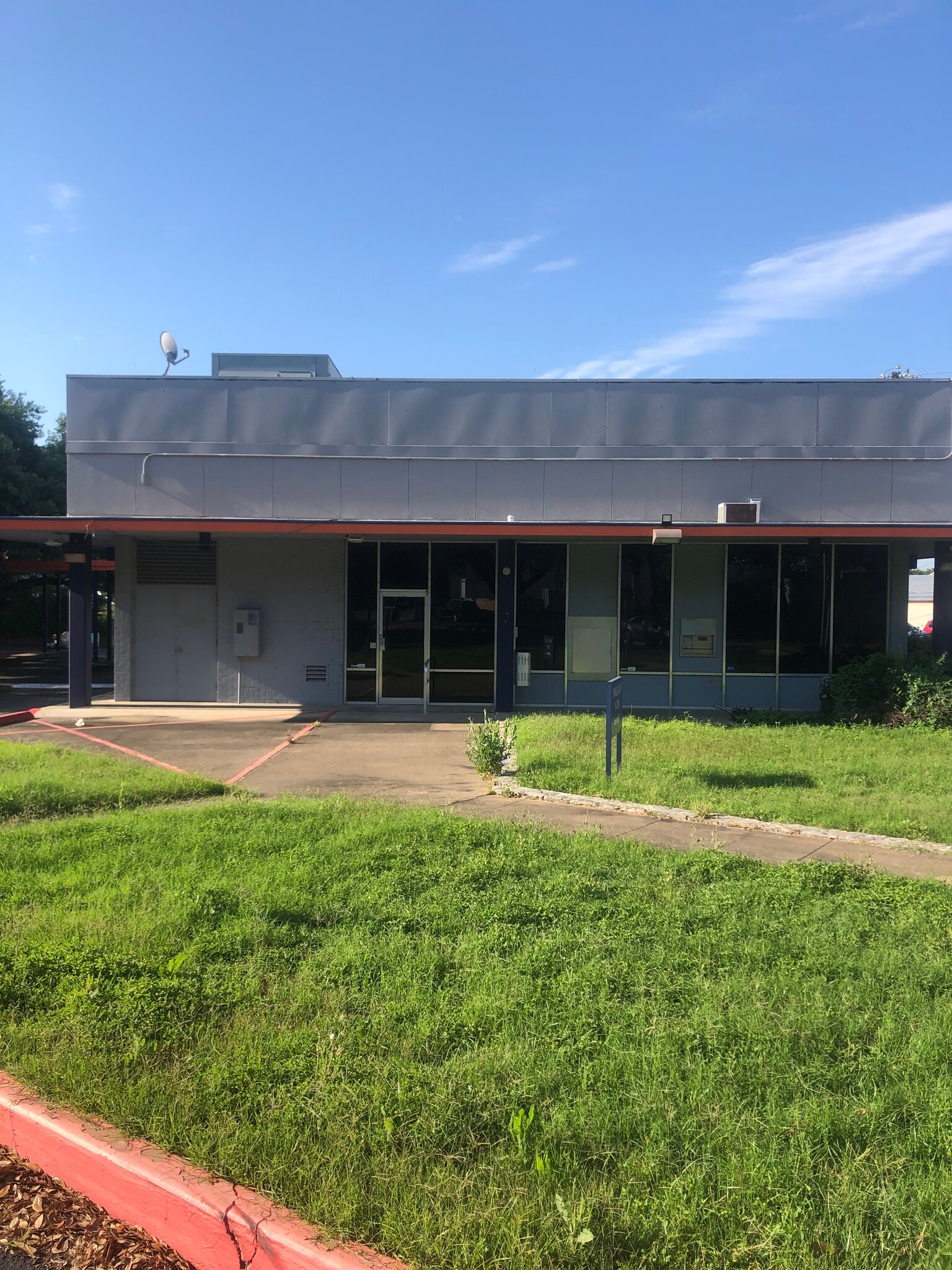 1610 W North Loop Blvd, Austin, TX à louer Photo de l’immeuble– Image 1 sur 3