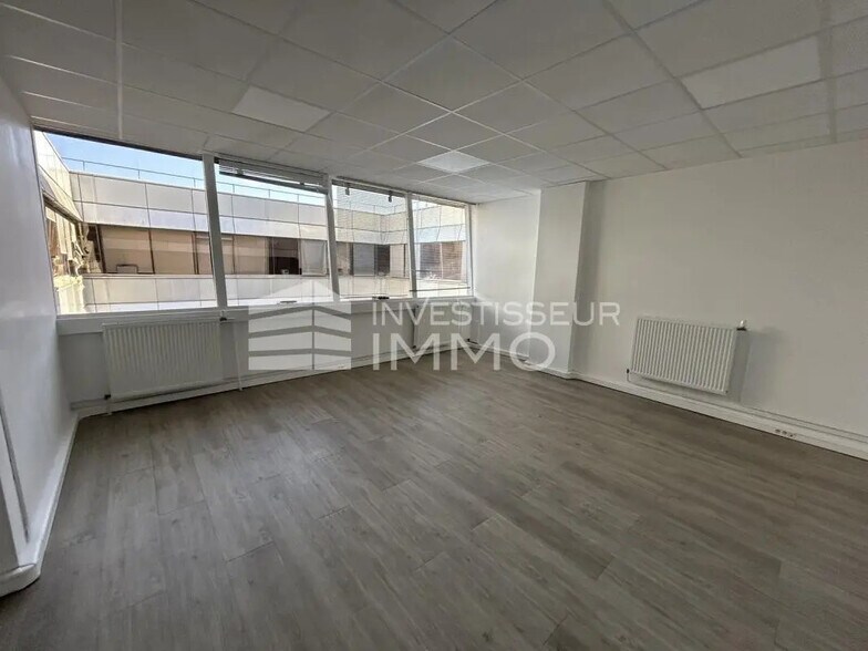 Bureau dans Cergy à louer - Photo de l’immeuble – Image 2 sur 4