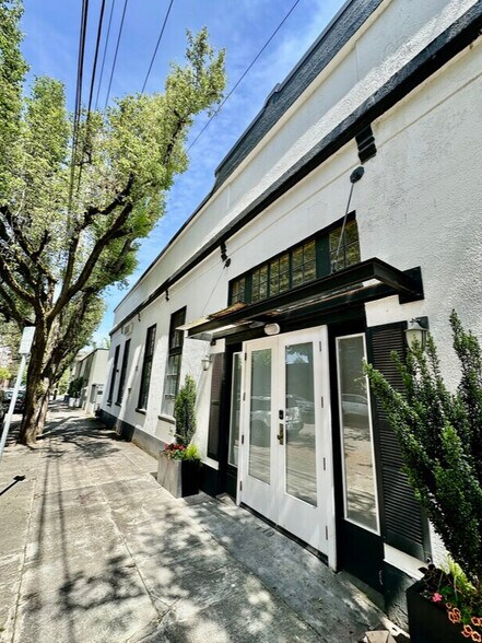 710 NW 17th Ave, Portland, OR à louer - Photo principale – Image 1 sur 15